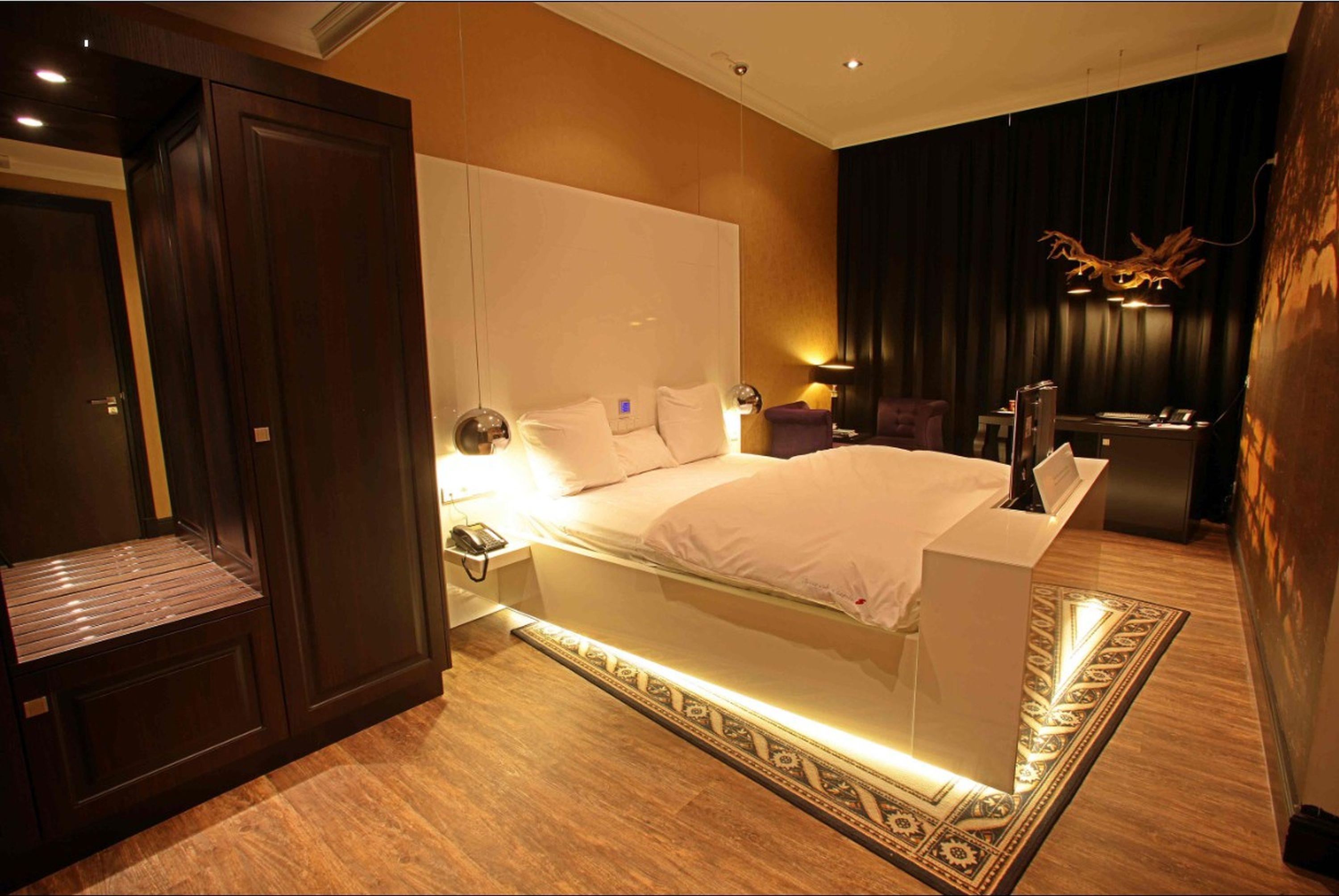 Hotel & Savarin - Rijswijk,