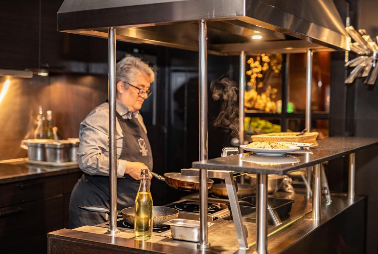 Hotel & Savarin - Rijswijk,